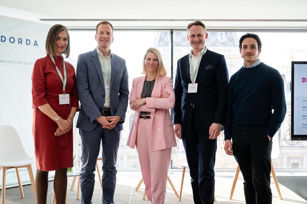 DORDA Weltfrauentag 2025_Elisa Aichinger, Deloitte_Alexander Koch, Österreichische Post AG_Silvia Kaupa-Götzl, Ex-Postbus Vorstand_Florian Weikl, Zurich Insurance Group_Erik Fleischmann, Moderation Forbes
