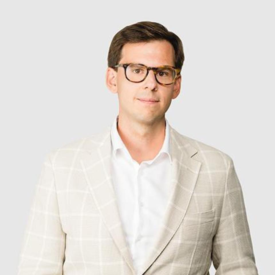 Florian Nikolai, Counsel