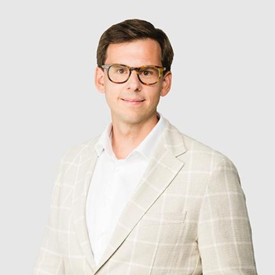 Florian Nikolai, Counsel