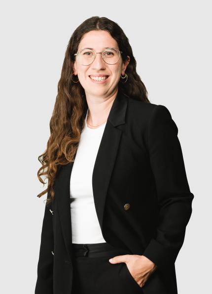 Theresa Blach, jurMA