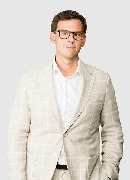 Florian Nikolai, Counsel
