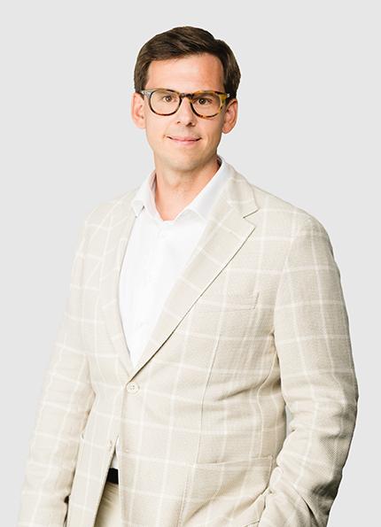 Florian Nikolai, Counsel