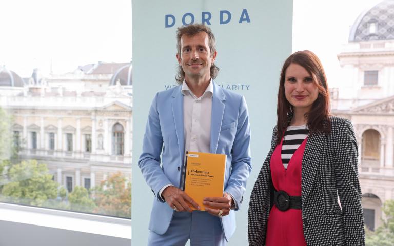 Axel Anderl (DORDA) und Kathrin Hagenauer (LexisNexis)