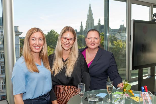 Magdalena Nitsche, Katja Radlgruber, Francine Brogyányi bei 1. women@DORDA  Networking Event in der DORDA Lounge.